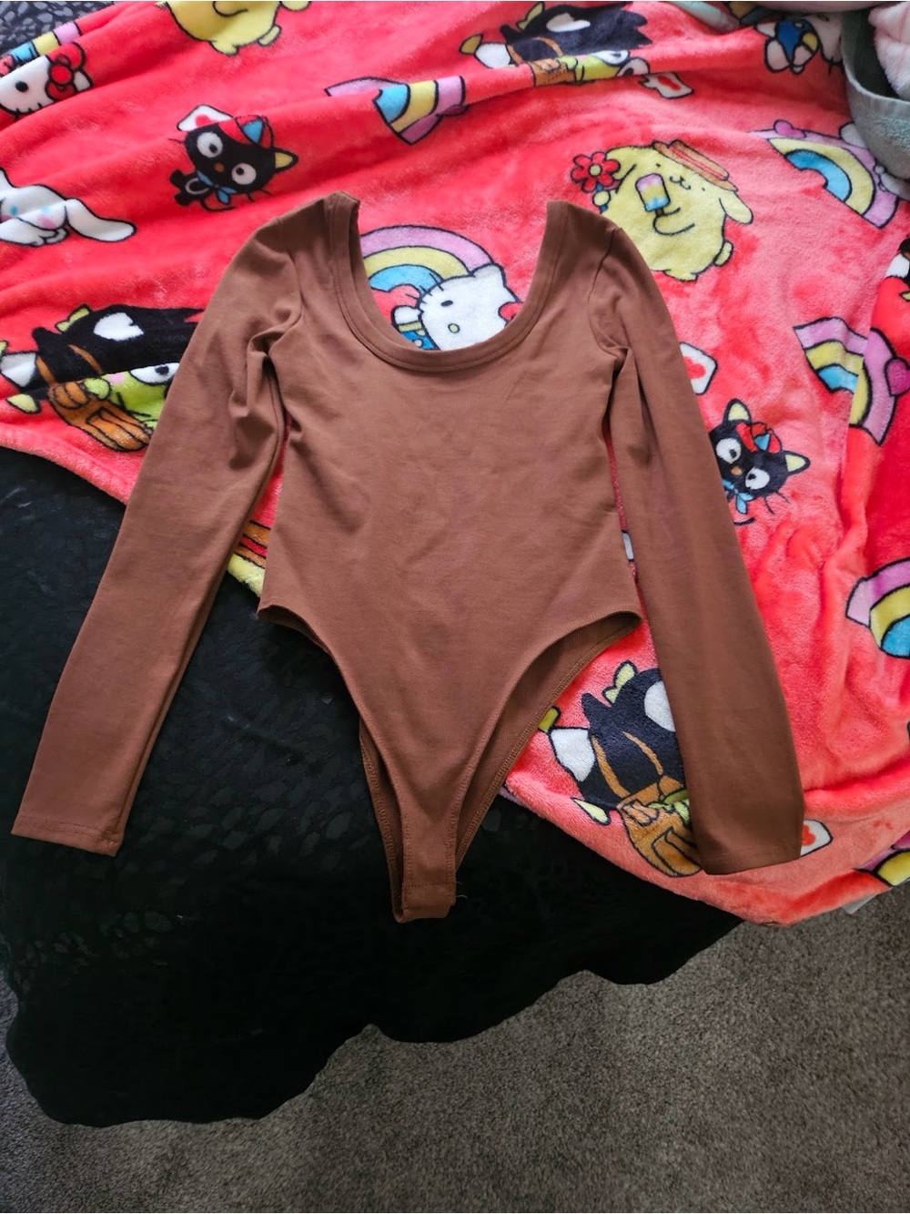 Women’s Scoop-Neck Long Sleeve Bodysuit in Brown